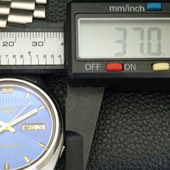 Vintage 1982 Seiko Automatic Mens Silver Watch W/daydate & Blue accents - Picture 7 of 10